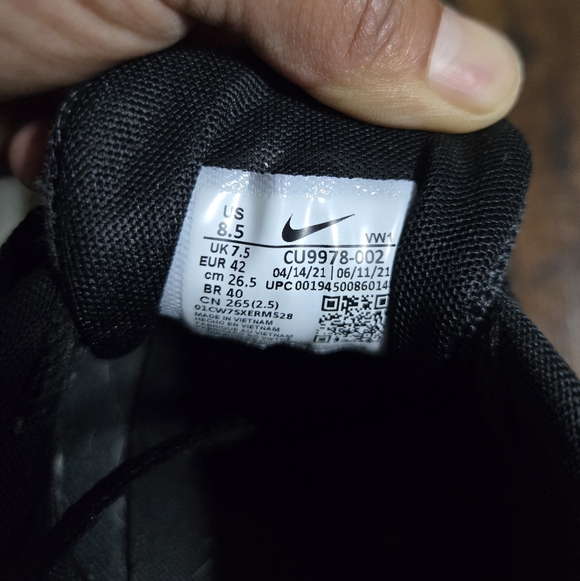 Athletic_Shoes